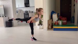 Упражнения для тренировки дома! Юная фигуристка 5 лет!