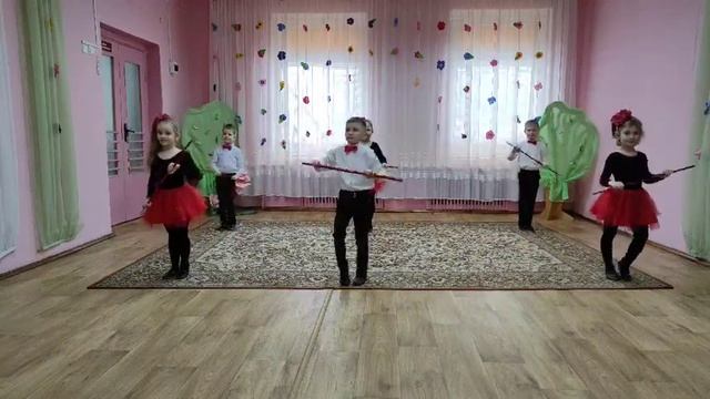 Английский танец с тростью, 5-6 лет смотреть онлайн