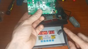 Бюджетный контроллер инкубатора на 12V ZFX-W9002