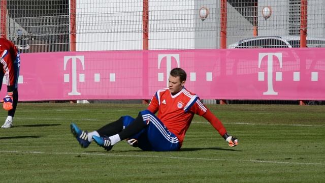 Manuel Neuer - Warm Up Exercises - Aufwärmen | FC Bayern Munich Goalkeeper Training