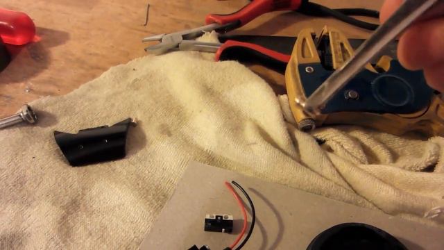 Bond-inspired LaserWatch ( selfmade, including some burning laser tricks) смотреть онлайн