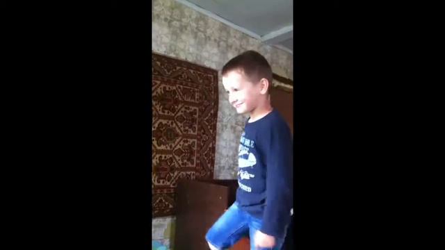 Вот так надо папу с похмелья будить) смотреть онлайн