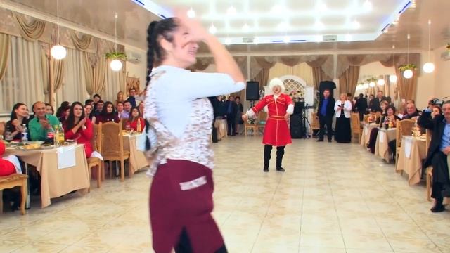 Лезгинка зажигательная. Танцуют Арсен и Нефизе смотреть онлайн