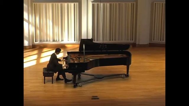 Maxwell J McKee plays Tsontakis Ghost Variations (III. Scherzo 2) смотреть онлайн