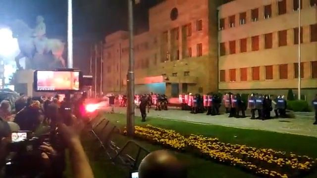 Протесты в Македонии против вступления в ЕС смотреть онлайн