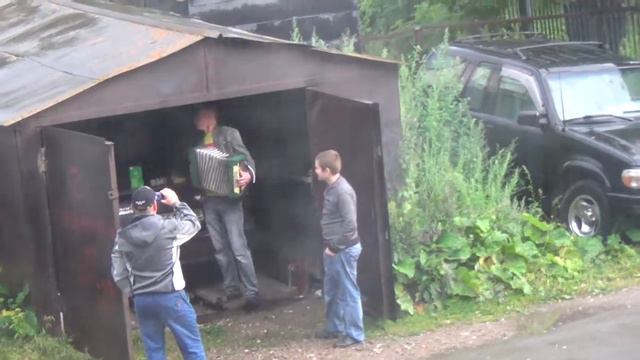 Мужик с гармошкой