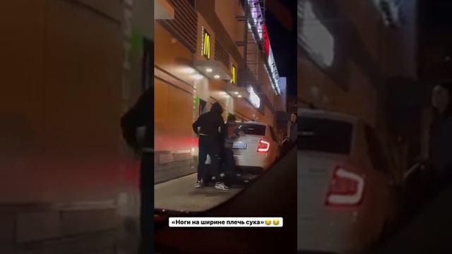 Таксист залил перцовкой пьяного водителя возле Макавто в ЖК Московском  Осторожно, маты