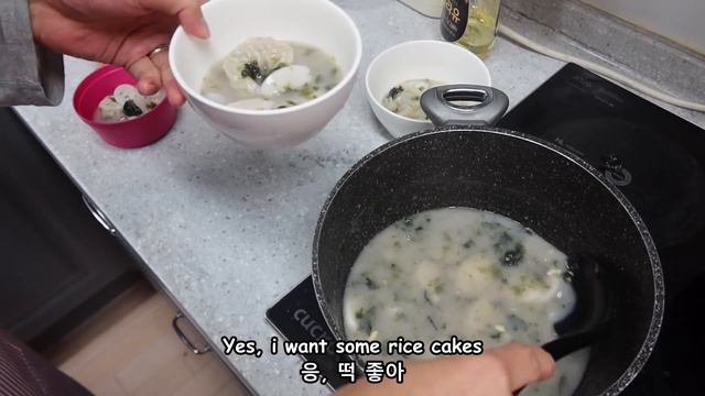 장모님 한국 새해 첫날 사위가 만든 떡만두국/ KOREAN RICE CAKE SOUP REACTION/ 국제커플 / [ENG/KR SUB] / AMWF смотреть онлайн