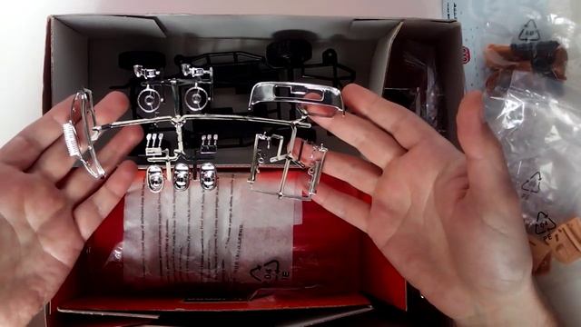 Mercedes Benz 300sl 1957  Bburago 1:18 Распаковка набора для сборки