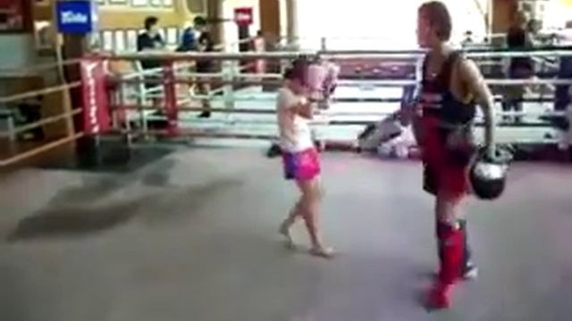 Боевая девочка / O FETITA CURAJOASA смотреть онлайн