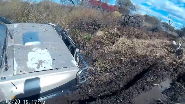 Преодоление промоины на дамбе по дороге на реку Черную (обратная дорога) смотреть онлайн