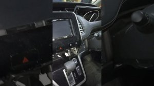 Nissan Serena C27. Как снять верхний бардачек, панель климата и магнитолу.