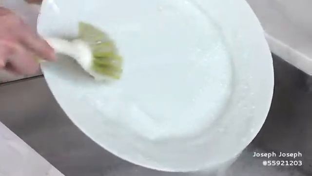 Щетка для мытья посуды Joseph Joseph Edge™ смотреть онлайн