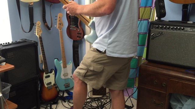 Squier VM Mustang Pickup sounds смотреть онлайн