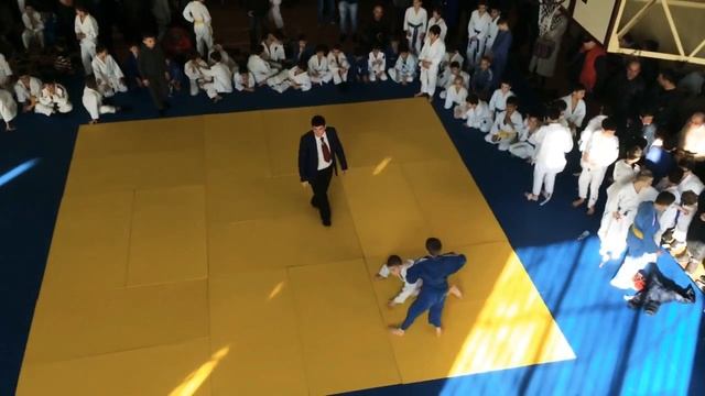 Дзюдо Кцоев Хетаг 10 лет первая схватка! смотреть онлайн
