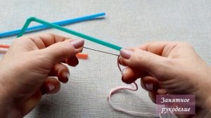 Взяла трубочки для коктейлей, остатки ниток и сделала милые цветочки.