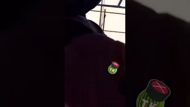 Продавщица напала на покупателя из-за претензии. Вот так торгуют на рынке! смотреть онлайн