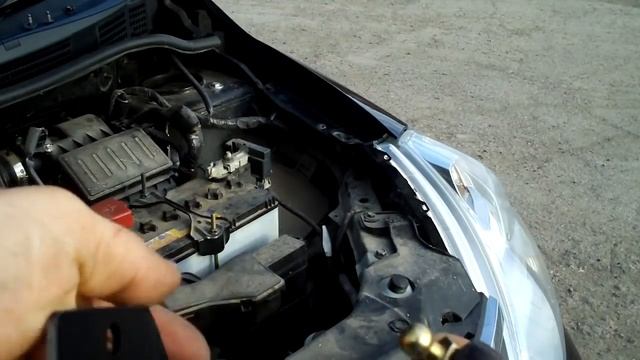 УСТАНОВКА ГАЗОВЫХ УПОРОВ на капот Ниссан Тиида смотреть онлайн