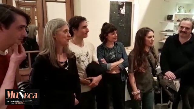 "Muñeca: punto y coma, el que no se escondió se embroma" de Florencia Laval y Lucas Suryano смотреть онлайн