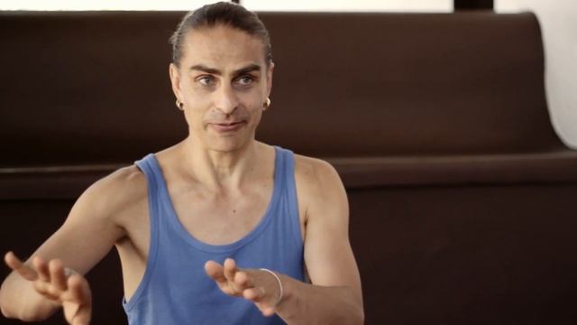 Maintaining a Meditative Energy during Yoga - Petri Räisänen смотреть онлайн