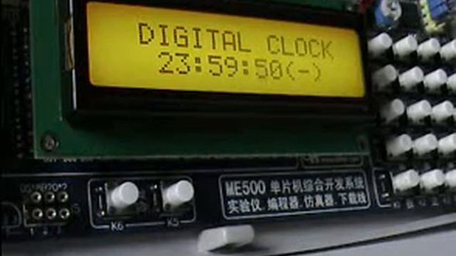 LCD1602应用(三):红外线遥控数字钟(HH:MM:SS(星期)) смотреть онлайн