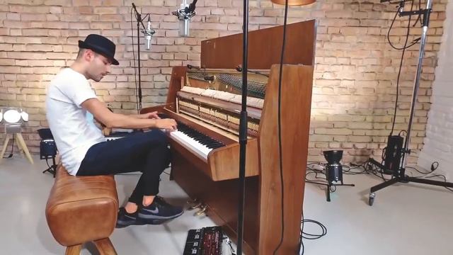 Классно играет на пианино Despacito Piano Cover смотреть онлайн