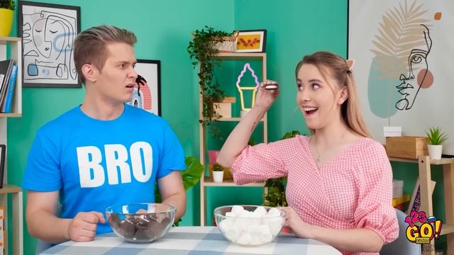 ГЕНИАЛЬНЫЕ ЛАЙФХАКИ С ЕДОЙ || ВЕСЕЛЫЕ ТРЮКИ И КРУТЫЕ ИДЕИ ДЛЯ КУХНИ ОТ 123 GO! GOLD смотреть онлайн