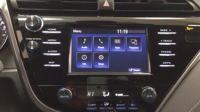 2019 Toyota Camry SE Review смотреть онлайн