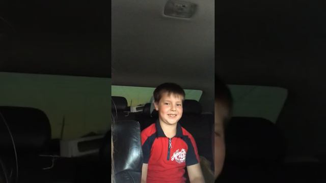Пацан жжет под песню «Самогон налью» смотреть онлайн