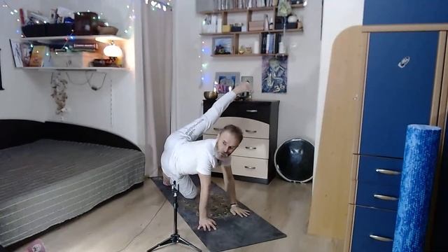 Йога флоу. Общеукрепляющий комплекс. В завершении - изучим варианты каундиниасаны смотреть онлайн