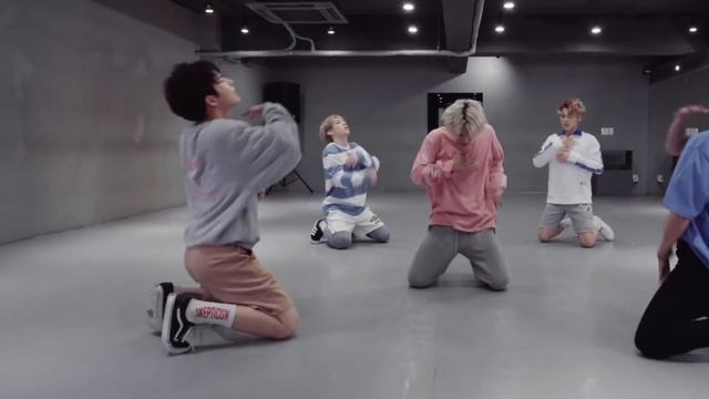 AN UNHELPFUL GUIDE TO A.C.E смотреть онлайн
