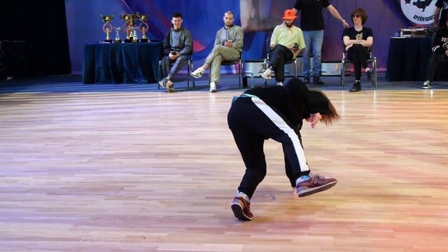 semifinal 14-15 bboy Shaker vs Amigo - брейкданс чемпионат г.Москва смотреть онлайн