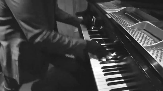 Eric Lewis (aka ELEW) - Clocks смотреть онлайн