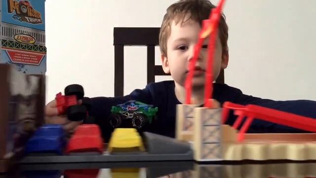 Монстр Трак гонки машинками с трассой Распаковка Monster Track Toy Cars Racing Blaze