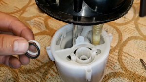 Меняем топливные фильтры и промываем форсунки в "Ладе Веста". Подробное видео.