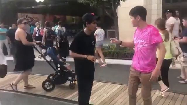 Sean Lew ,Julian de Guzman смотреть онлайн
