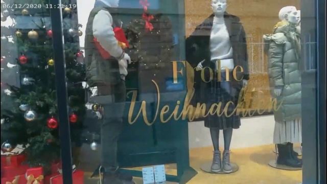 Новый год тихонько наступает, Новые надежды всем несет. смотреть онлайн