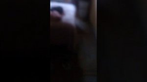 Подглядываю за мамой!