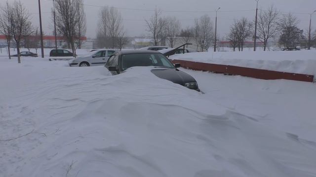Циклон Volker в Беларуси. Коллапс - мусор не вывозят, авто под снегом смотреть онлайн