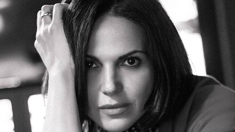 Artur & Regina Mills || Dancing On Broken Glass { AU }