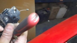 Skoda Octavia (2008) Заклинил замок двери. Вскрытие двери. Замена замка.