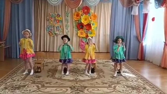 Шуточный танец модниц "А я возьму у мамы бусы" смотреть онлайн