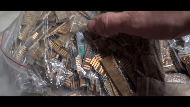 Посылка на переработку. Очень много позолоты. смотреть онлайн