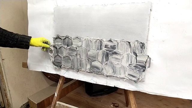 Такой трафарет для декоративной штукатурки есть во многих магазинах . смотреть онлайн