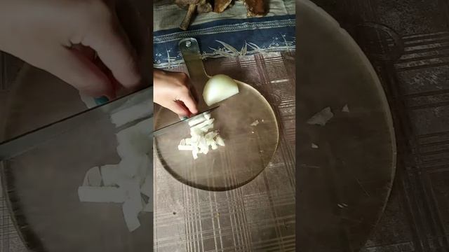 Чищу банан 🍌😉✌️
