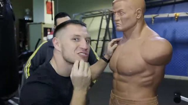 Куда надо бить чтобы вырубить с одного удара смотреть онлайн