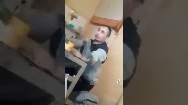 чувак ссыт ехать на зону. боязнь тюрьмы смотреть онлайн