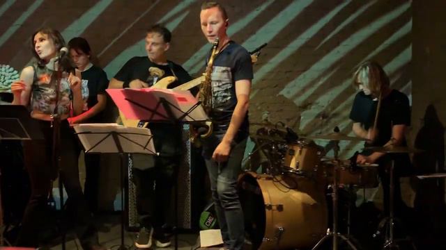 Arina Faul & Daniela Fanelli - ? - ? @ Union Birthday Party (IMG 0428) смотреть онлайн