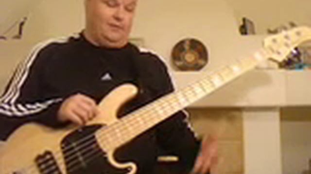 Jazz bass solo with a Cort GB75 Darrell Craig Harris Cirque ZED Tokyo Japan bassist смотреть онлайн