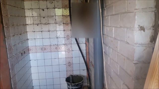 Второй день отделка ванной комнаты на даче, кладем плитку #2!!! смотреть онлайн